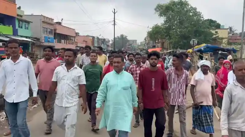 गो*लीकांड के बाद टूटा ग्रामीणों का सब्र, सड़क से थाने तक विरोध