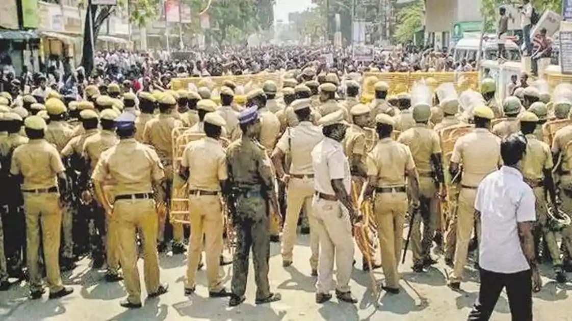 त्योहारों को लेकर अलर्ट मोड में झारखंड, 24 जिलों में 5200 से ज्यादा अतिरिक्त पुलिस बल तैनात