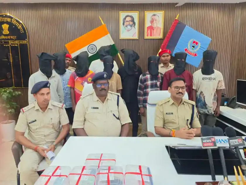 सिमडेगा में पुलिस की बड़ी कार्रवाई, PLFI से जुड़े 9 संदिग्ध गिरफ्तार