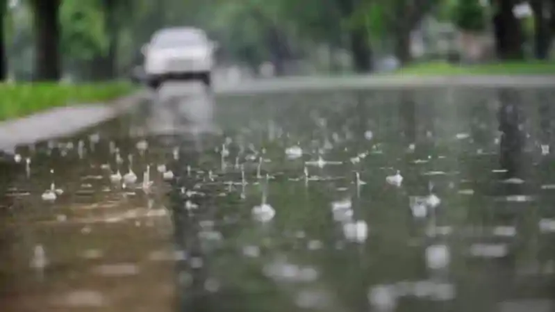 आंधी, बारिश और गिरते तापमान से बदला मौसम का मिजाज, कई जिलों में ओलावृष्टि का ऑरेंज अलर्ट