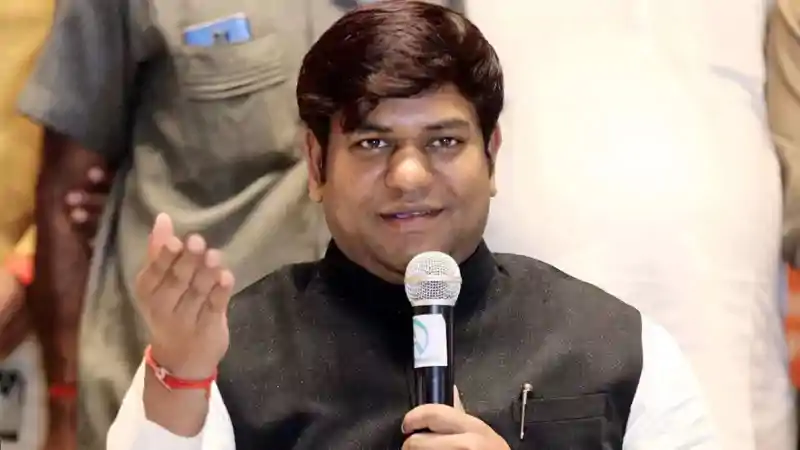 प्रीमियम पेट्रोल के दाम बढ़ने पर भड़के पूर्व मंत्री मुकेश सहनी, कहा - सरकार जनता के प्रति कर्तव्य पालन में विफल Mukesh sahni