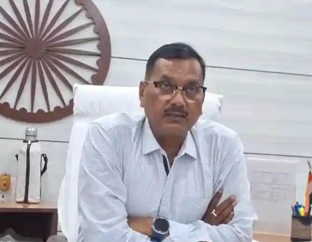 गोपालगंज: खनन माफिया से सांठगांठ के आरोप में खनन निरीक्षक गिरफ्तार, डीएम की बड़ी कार्रवाई-