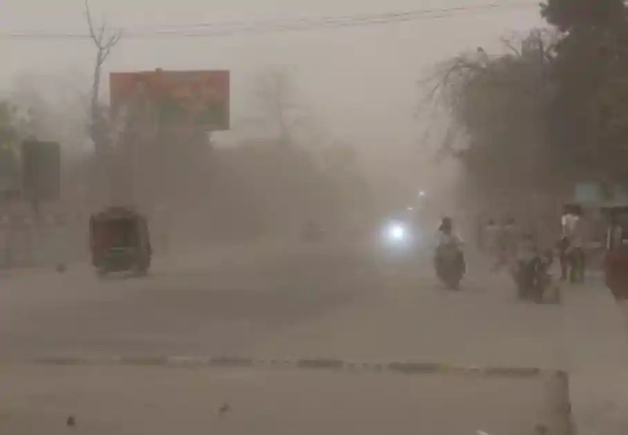 बेतिया-बगहा में आंधी-ओलों का कहर, बिहार के 10 जिलों में ऑरेंज अलर्ट जारी