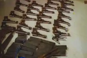 गिरिडीह पुलिस ने किया मिनी गन फैक्ट्री का भंडाफोड़, छह गिरफ्तार