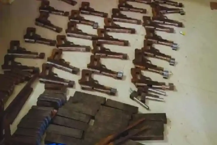 गिरिडीह पुलिस ने किया मिनी गन फैक्ट्री का भंडाफोड़, छह गिरफ्तार