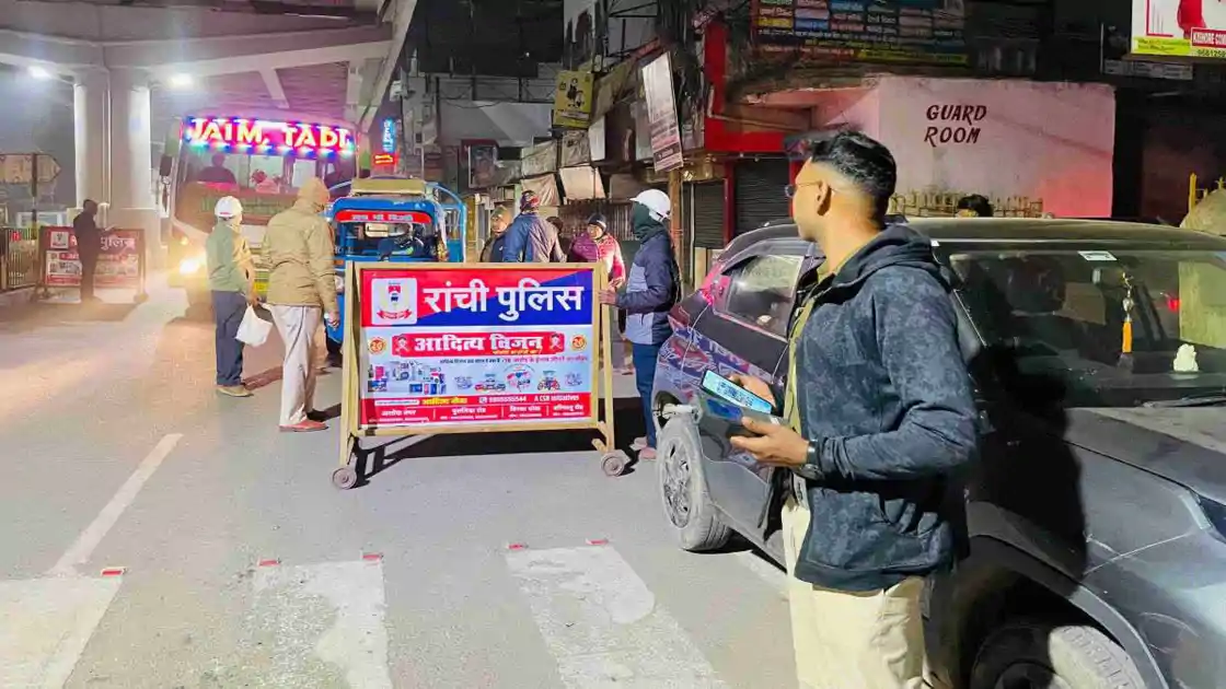 रांची में पुलिस की बड़ी कार्रवाई, देर रात अड्डेबाजी करने वाले 183 लोगों को किया गिरफ्तार 