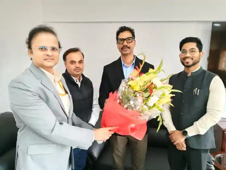  नमामि गंगे परियोजना के निदेशक ने नगर विकास सचिव सुनील कुमार से की मुलाक़ात 