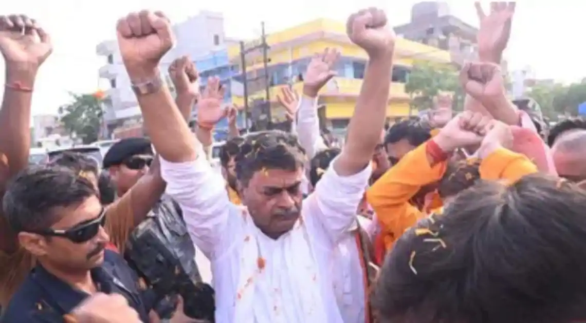 आरके सिंह बोले- अनंत सिंह और सम्राट चौधरी को वोट देने से अच्छा चुल्लू भर पानी में डूब मरना