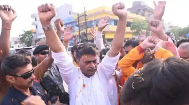 आरके सिंह बोले- अनंत सिंह और सम्राट चौधरी को वोट देने से अच्छा चुल्लू भर पानी में डूब मरना