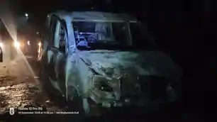 फुलौत में झारखंड नंबर की कार में लगी भीषण आग, शराब होने की चर्चा से उठे सवाल
