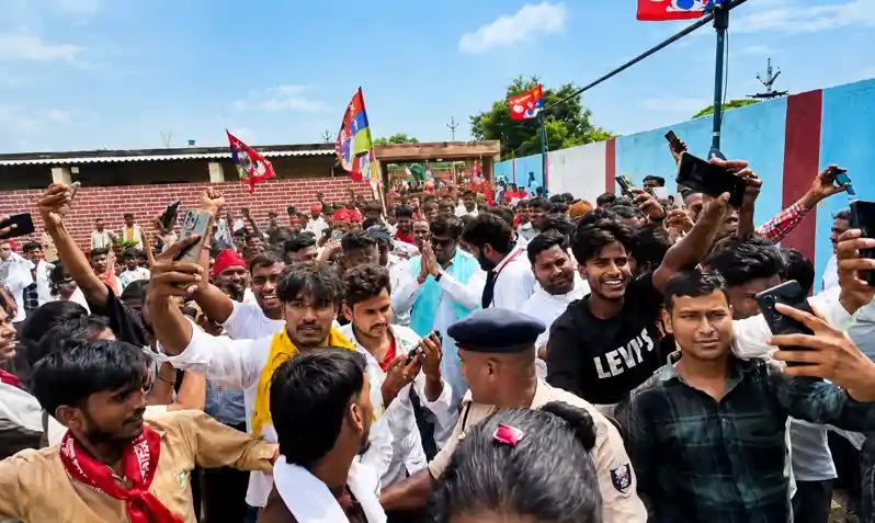 दिल्ली और लखनऊ की सत्ता को वोट की ताकत का एहसास कराएगा निषाद समाज : मुकेश सहनी दिल्ली और लखनऊ की सत्ता को वोट की ताकत का एहसास कराएगा निषाद समाज : मुकेश सहनी