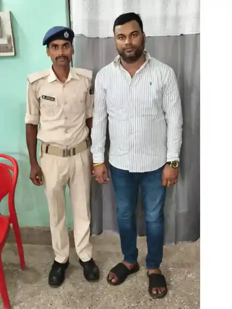 SDM पोस्टिंग के नाम पर बड़ा खेल, मास्टरमाइंड को एसटीएफ ने दबोचा, खुले कई राज 