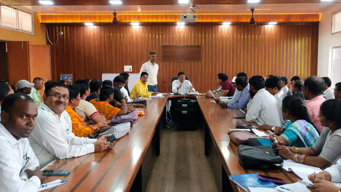 हजारीबाग: मतदाता सूची विशेष गहण पुनरीक्षण, अब्सेंट, स्विफ्ट, डेथ एवं डुप्लीकेट वोटरों की सूची प्रकाशन पर प्रशिक्षण 