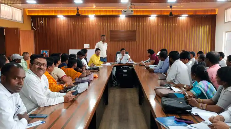 हजारीबाग: मतदाता सूची विशेष गहण पुनरीक्षण, अब्सेंट, स्विफ्ट, डेथ एवं डुप्लीकेट वोटरों की सूची प्रकाशन पर प्रशिक्षण 