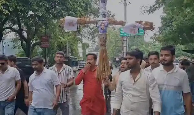 नीट छात्र लाठीचार्ज मामला: एनएसयूआइ का केंद्र सरकार के खिलाफ जोरदार प्रदर्शन-