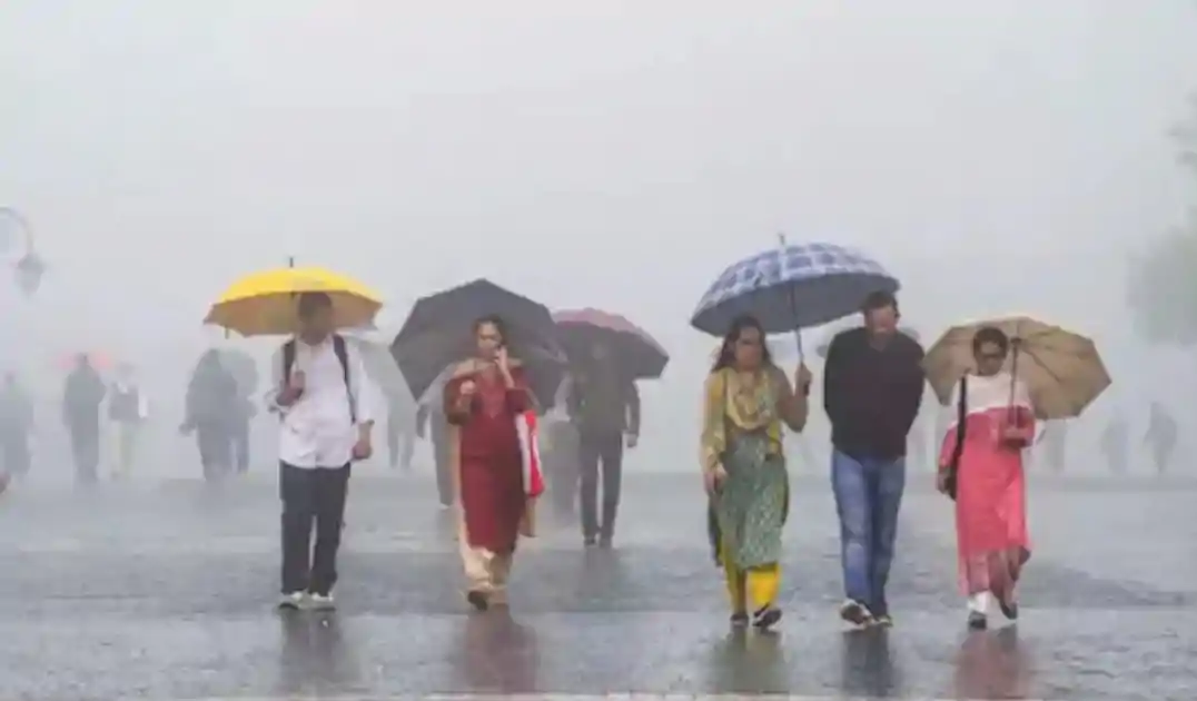 बदला मौसम का मिजाज, तेज हवा के साथ बारिश, 25 जिलों में अलर्ट, 3 की मौत, 10 झुलसे 