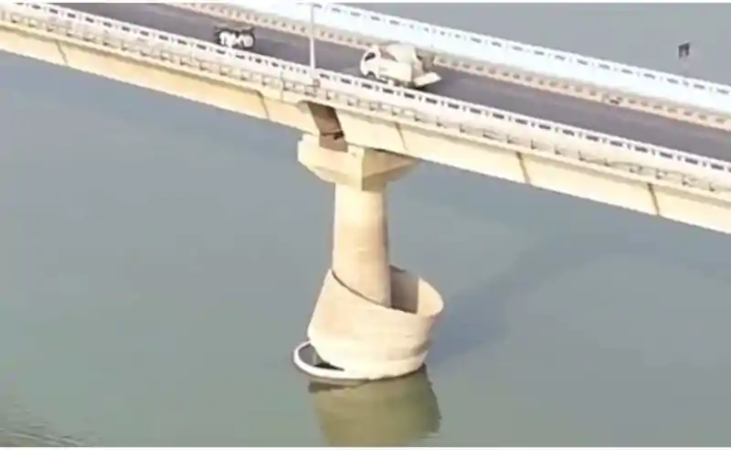 विक्रमशिला सेतु के पिलर की दीवार ढही, सुरक्षा पर उठे सवाल, जांच के लिए बनी एक्सपर्ट टीम, सरकार घिरी विक्रमशिला सेतु के पिलर की दीवार ढही