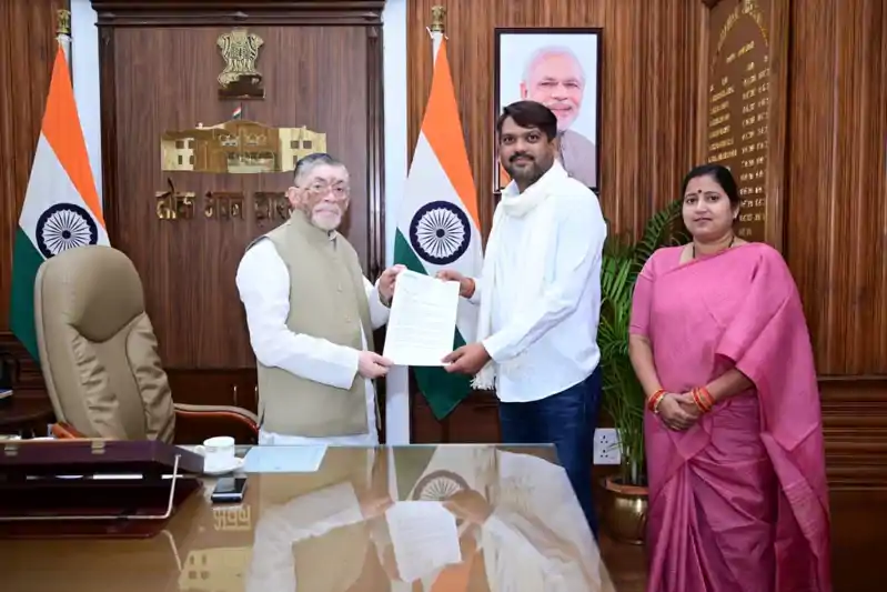  विधायक रागिनी सिंह और धनबाद महापौर ने राज्यपाल संतोष गंगवार से की मुलाकात, 'क्लस्टर सिस्टम' का मुद्दा उठाया 