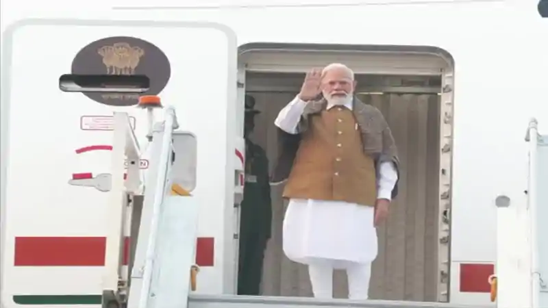 G20 समिट में सम्मिलित होने दक्षिण अफ्रीका के लिये रवाना हुये PM मोदी, जानें क्या है इस साल की थीम G20 समिट में सम्मिलित होने दक्षिण अफ्रीका के लिये रवाना हुये PM मोदी, जानें क्या है इस साल की थीम