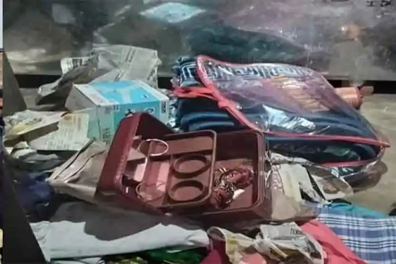 पलामू : हैदरनगर में हथियारबंद डकैतों ने शिक्षक दंपती को चार घंटे तक बनाया बंधक पलामू : हैदरनगर में हथियारबंद डकैतों ने शिक्षक दंपती को चार घंटे तक बनाया बंधक