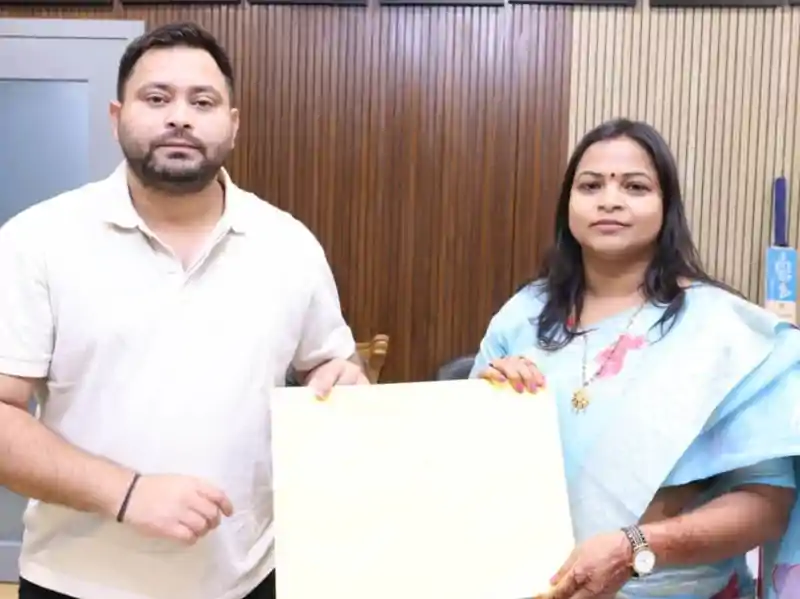 मोहनियां से तेजस्वी की कैंडिडेट श्वेता सुमन का नामांकन रद्द कराने चुनाव आयोग पहुंची बीजेपी Tejashwi yadav