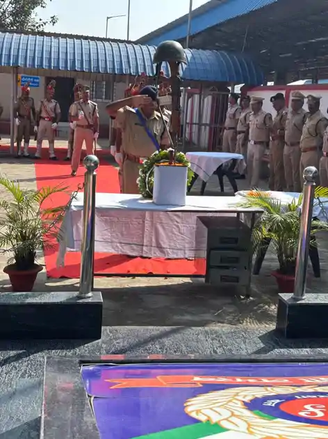 रांची : पुलिस स्मृति दिवस पर शहीद जवानों को दी गयी श्रद्धांजलि 