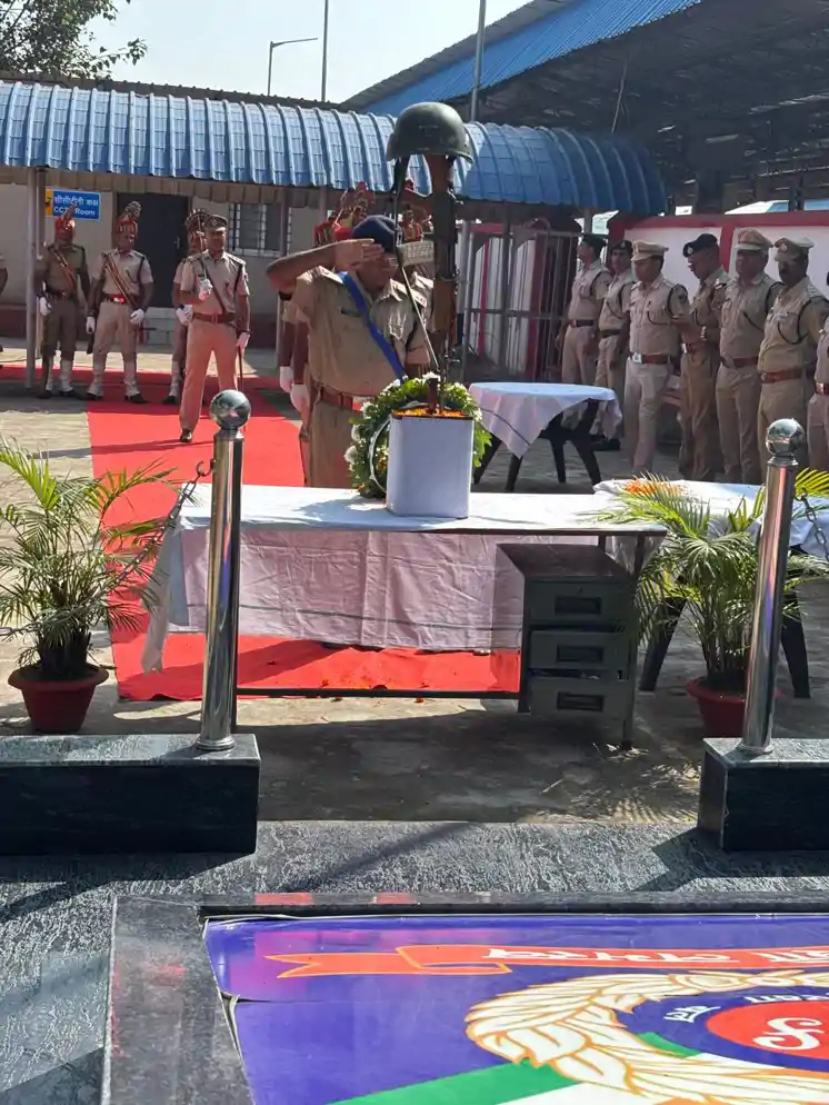 रांची : पुलिस स्मृति दिवस पर शहीद जवानों को दी गयी श्रद्धांजलि 