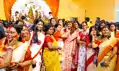 सिंदूर खेला के साथ किया मां को विदा, अगले वर्ष फिर आने का दिया न्योता