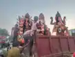 नम आंखों से मां दुर्गा की विदाई, प्रतिमा विसर्जन का सिलसिला जारी -nam aankhon se maa durga ki vidai, pratima visarjan ka silsila jaari