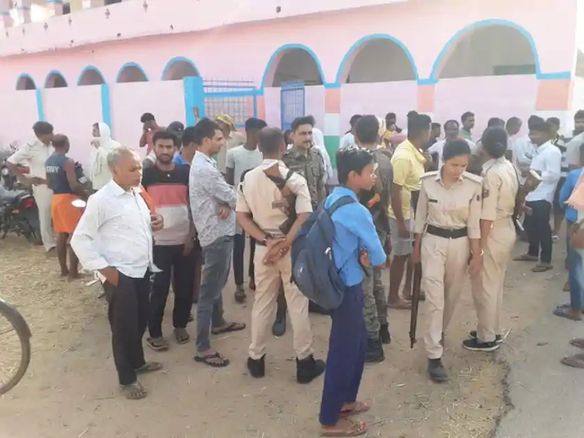 Bihar News:एक ही स्कूल के 5 शिक्षक निलंबित, DM-SP भी पहुंचे, बंद अलमारी से खुला राज 