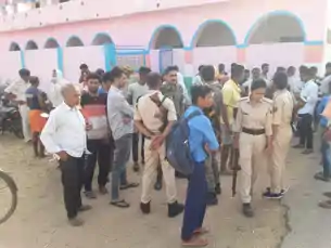 Bihar News:एक ही स्कूल के 5 शिक्षक निलंबित, DM-SP भी पहुंचे, बंद अलमारी से खुला राज 