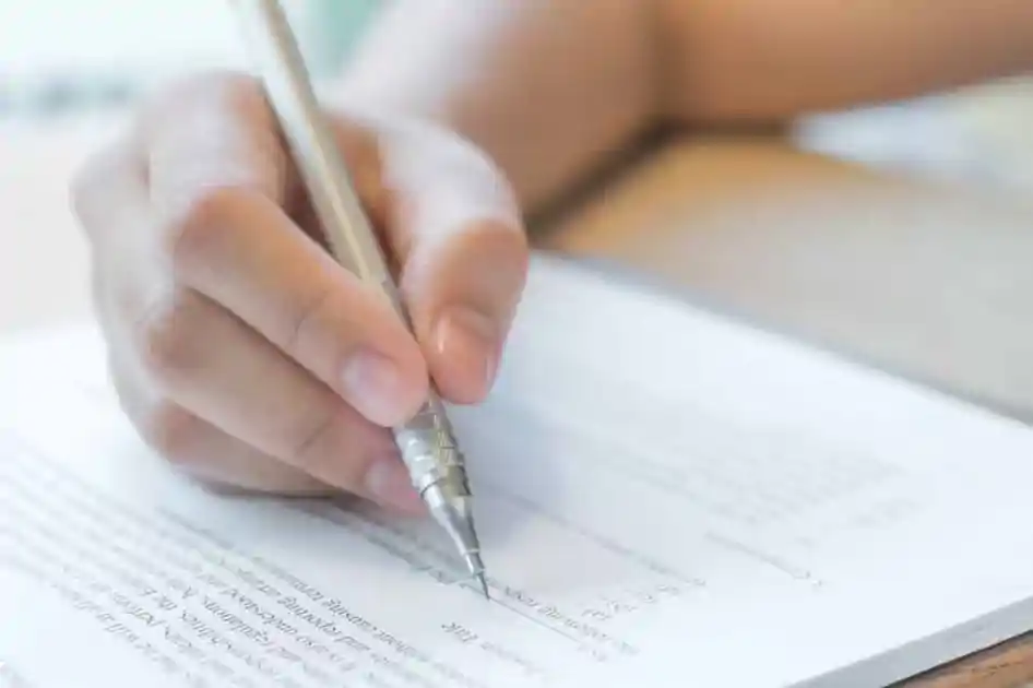 गया : BPSC परीक्षा में ब्लूटूथ से नकल करते पकड़ी गईं परीक्षार्थी, FIR दर्ज