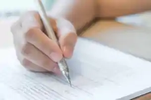 गया : BPSC परीक्षा में ब्लूटूथ से नकल करते पकड़ी गईं परीक्षार्थी, FIR दर्ज