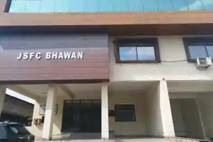 भूखे पेट अनाज ढो रहे मजदूर! मोटिया मजदूरों ने JSFC को दिया 31 अगस्त तक का अल्टीमेटम