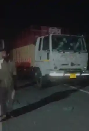 शोक में तब्दील हुआ जश्न का मौका, बेकाबू बस ने कई लोगों को रौंदा, पांच की मौत शोक में तब्दील हुआ जश्न का मौका, बेकाबू बस ने कई लोगों को रौंदा, पांच की मौत