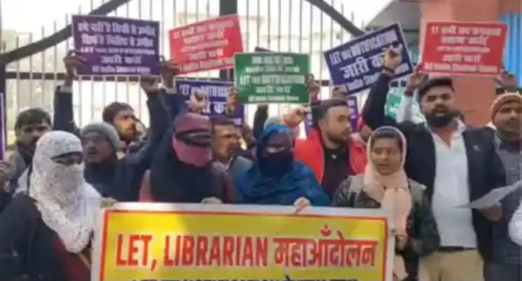 पटना में लाइब्रेरी अभ्यर्थियों का जोरदार प्रदर्शन, सीएम नीतीश से की नोटिफिकेशन की मांग