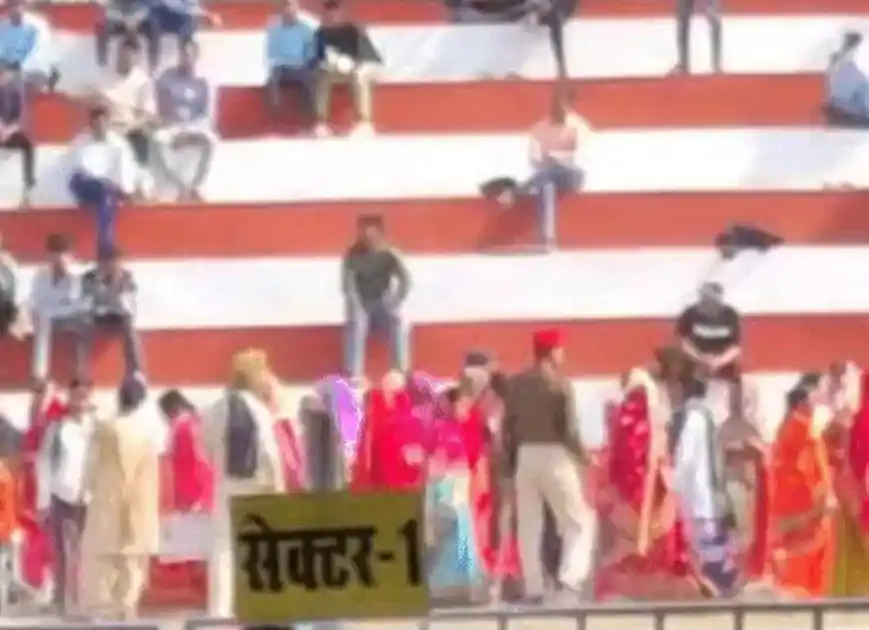 सीवान में CM की सभा छोड़कर जाने लगीं महिलाएं, नीतीश कुमार बोले– काहे भाग रही हो, योजना जानोगी तभी ना बोलोगी