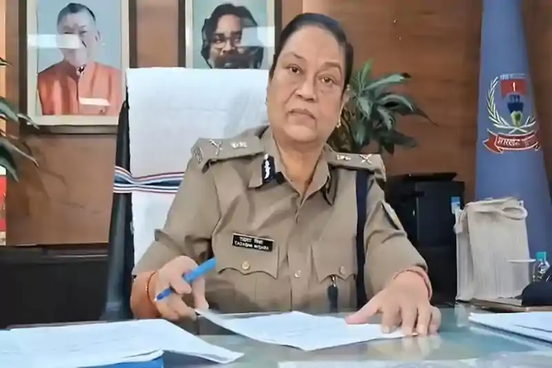 सेवानिवृत्ति से पहले डीजीपी नियुक्ति पर केंद्र ने जताई आपत्ति, राज्य सरकार से मांगा जवाब सेवानिवृत्ति से पहले डीजीपी नियुक्ति पर केंद्र ने जताई आपत्ति, राज्य सरकार से मांगा जवाब