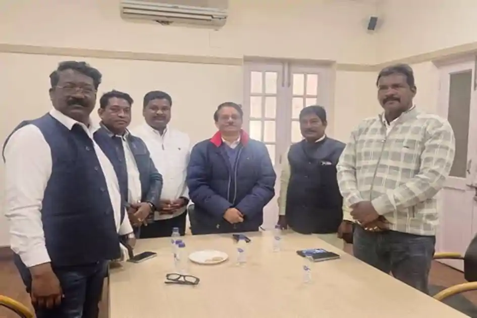 महागठबंधन में दरार के संकेत! कांग्रेस विधायकों ने दिल्ली में आलाकमान से लगाई गुहार