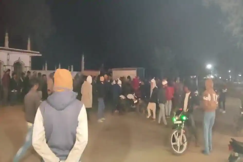 जामताड़ा में आपसी रंजिश में चलीं खुलेआम गो*लियां, फा*यरिंग में दुकानदार गंभीर रूप से घायल