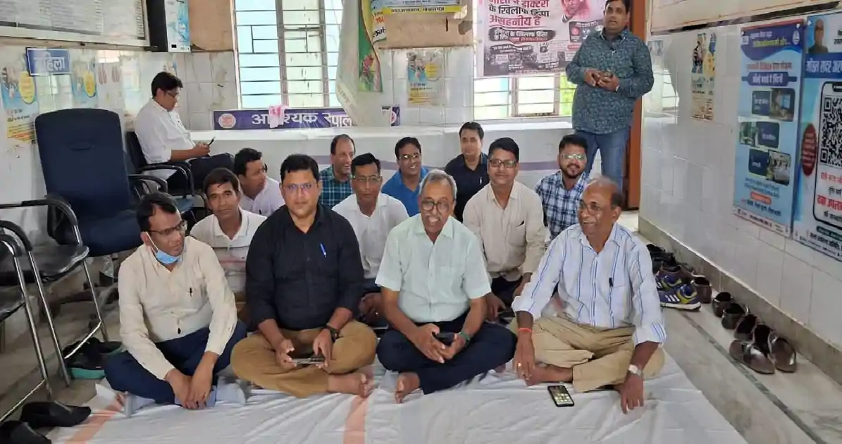 डॉक्टर पर हमले के विरोध में गोपालगंज सदर अस्पताल में ओपीडी सेवा ठप, मरीज रहे परेशान 