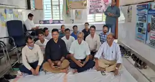 डॉक्टर पर हमले के विरोध में गोपालगंज सदर अस्पताल में ओपीडी सेवा ठप, मरीज रहे परेशान डॉक्टर पर हमले के विरोध में गोपालगंज सदर अस्पताल में ओपीडी सेवा ठप, मरीज रहे परेशान