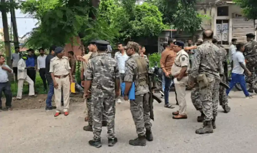 चतरा एसपी आवास के सामने हत्या मामला, खैनी मांगने पर मारी थी गोली, घिरे जेडीयू विधायक के बेटे रॉकी यादव