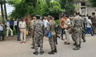 चतरा एसपी आवास के सामने हत्या मामला, खैनी मांगने पर मारी थी गोली, घिरे जेडीयू विधायक के बेटे रॉकी यादव