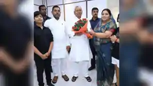 पहले कटा पत्नी का एमपी का टिकट, अब पति से भी छीन ली सुरक्षा