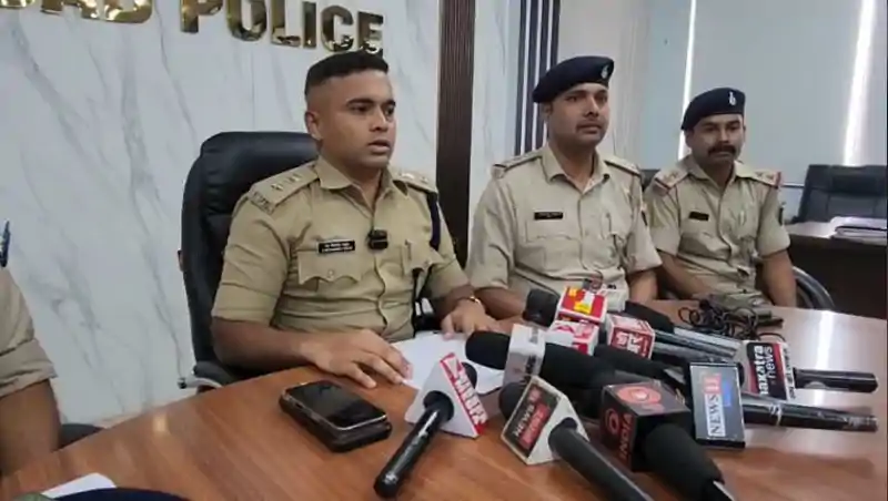 चोरी के बाद बदल देते थे बाइक की पहचान, पुलिस ने ऐसे किया खुलासा चोरी के बाद बदल देते थे बाइक की पहचान, पुलिस ने ऐसे किया खुलासा