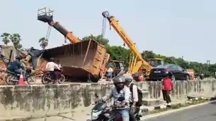 नींद की झपकी और तेज रफ्तार, ट्रकों की सीधी भिड़ंत में पंजाब के ड्राइवर की मौ*त