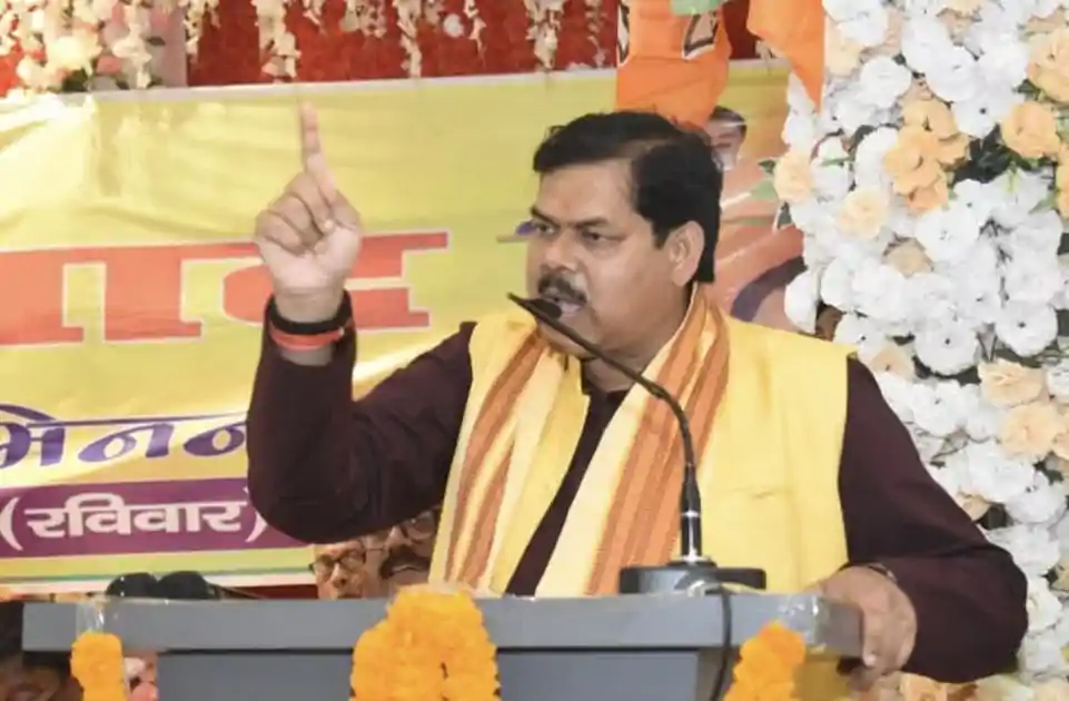 एक्शन में शिक्षा मंत्री, छह अधिकारियों पर गिरी गाज, एक को बर्खास्त करने की अनुशंसा