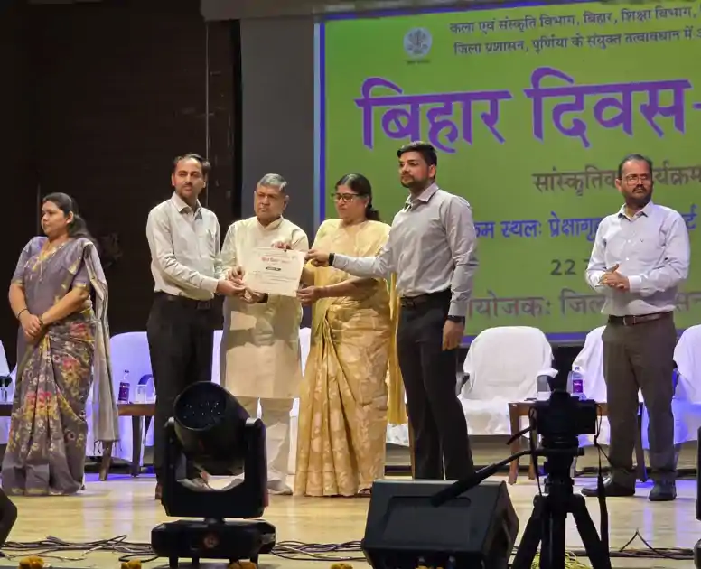 बिहार दिवस पर डॉ. तारकेश्वर कुमार को किया गया सम्मानित, 548 सफल सर्जरी का बना रिकॉर्ड