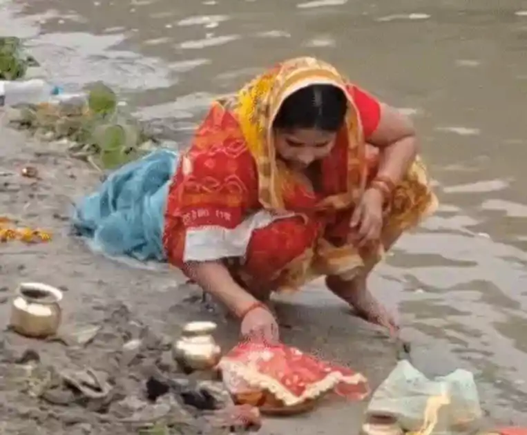 चैती छठ की शुरुआत नहाय-खाय से, घाटों पर उमड़े व्रती, गंगा स्नान कर लिया संकल्प